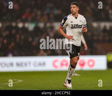 Derby, Regno Unito. 27th Dic 2021. Curtis Davies #33 della Derby County a Derby, Regno Unito il 12/27/2021. (Foto di James Holyoak/News Images/Sipa USA) Credit: Sipa USA/Alamy Live News Foto Stock