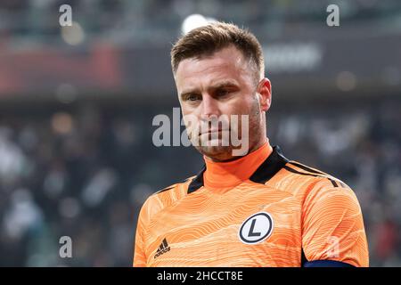 Varsavia, Polonia. 09th Dic 2021. Artur Boruc di Legia visto durante la partita della UEFA Europa League Group Stage tra Legia Warszawa e Spartak Mosca al Maresciallo Jozef Pilsudski Legia Warsaw Municipal Stadium.Final Score; Legia Warszawa 0:1 Spartak Mosca. (Foto di Mikolaj Barbanell/SOPA Images/Sipa USA) Credit: Sipa USA/Alamy Live News Foto Stock