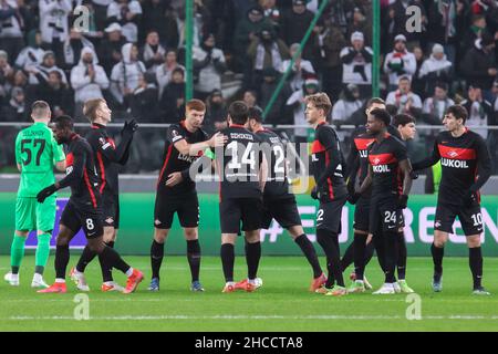 Varsavia, Polonia. 09th Dic 2021. I giocatori di Spartak hanno visto durante la partita di palcoscenico del gruppo UEFA Europa League tra Legia Warszawa e Spartak Mosca al Marshal Jozef Pilsudski Legia Warsaw Municipal Stadium.Final Score; Legia Warszawa 0:1 Spartak Mosca. (Foto di Mikolaj Barbanell/SOPA Images/Sipa USA) Credit: Sipa USA/Alamy Live News Foto Stock