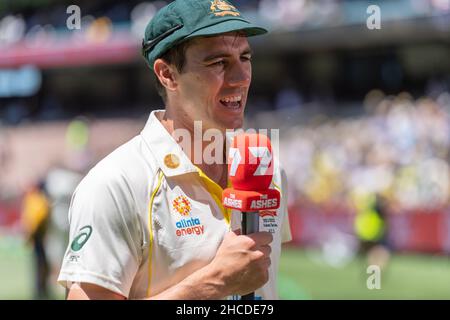 Melbourne, Australia. 28th Dic 2021. Pat Cummins Capitano d'Australia parla ai media alla fine della terza partita di cricket Ashes tra l'Australia e l'Inghilterra a Melbourne il 28 dicembre 2021. (Solo per uso editoriale) Credit: Izhar Ahmed Khan/Alamy Live News/Alamy Live News Foto Stock