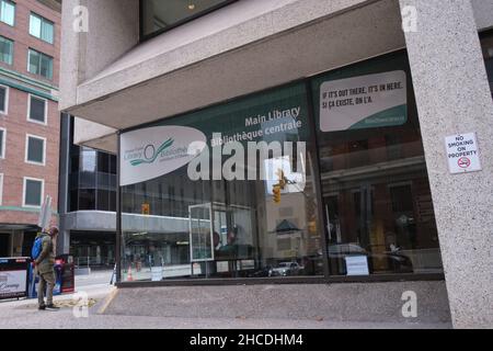 Ottawa, Ontario, Canada - 14 novembre 2021: Il ramo principale della Biblioteca pubblica di Ottawa. Foto Stock