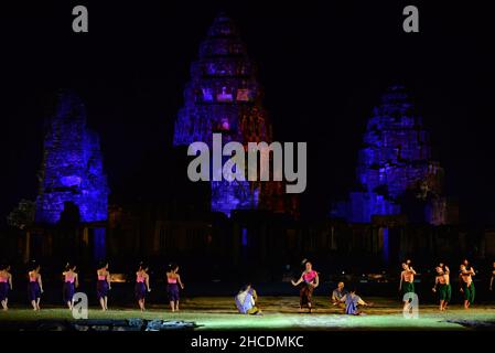 Nakhon Ratchasima, Thailandia – 22,2021 dicembre: Dal 22th al 26th dicembre 2021 si svolgerà il Festival Phimai 2021 presso il Parco storico di Phimai, Foto Stock