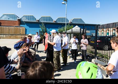 Woodbridge Suffolk UK Giugno 22 2019: Una comunità senza scopo di lucro ha organizzato una competizione di skateboard. Ci sono diverse fasce d'età in modo che tutti possano Foto Stock