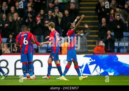 LONDRA, REGNO UNITO. DICEMBRE 28th Odsonne Edouard di Crystal Palace festeggia dopo aver segnato durante la partita della Premier League tra Crystal Palace e Norwich City a Selhurst Park, Londra martedì 28th dicembre 2021. (Credit: Federico Maranesi | MI News) Credit: MI News & Sport /Alamy Live News Foto Stock