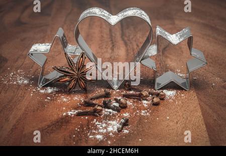 Primo piano di taglierina per biscotti e spezie Foto Stock