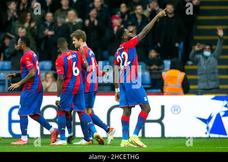 LONDRA, REGNO UNITO. DICEMBRE 28th Odsonne Edouard di Crystal Palace festeggia dopo aver segnato durante la partita della Premier League tra Crystal Palace e Norwich City a Selhurst Park, Londra martedì 28th dicembre 2021. (Credit: Federico Maranesi | MI News) Credit: MI News & Sport /Alamy Live News Foto Stock