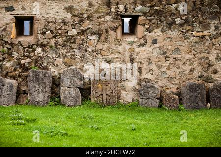 Vecchie pietre intagliate del monastero di Gandzasar nella repubblica di Nagorno-Karabakh (Artsakh) Foto Stock