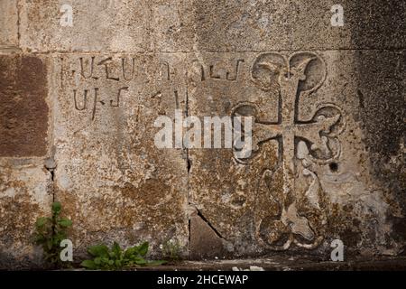 Vecchie pietre intagliate del monastero di Gandzasar nella repubblica di Nagorno-Karabakh (Artsakh) Foto Stock