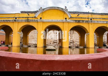 Le rovine del serbatoio d'acqua la Union, Antigua, Guatemala Foto Stock