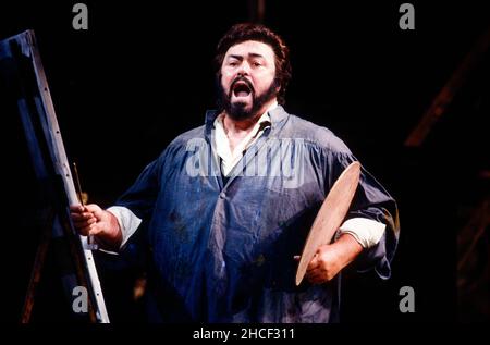 Atto i: Luciano Pavarotti (Mario Cavaradossi) IN TOSCA di Puccini alla Royal Opera, Covent Garden, Londra WC2 12/09/1992 Direttore: Zubin Mehta Set design: Renzo Mongiardino Costumi: Marcel Escoffier illuminazione revival: John B Leggi il regista originale: Franco Zeffirelli regista revival: John Cox Foto Stock