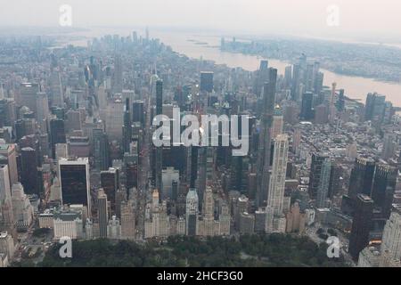 New York City, USA Aerial View of Midtown Manhattan at crepuscolo Foto Stock