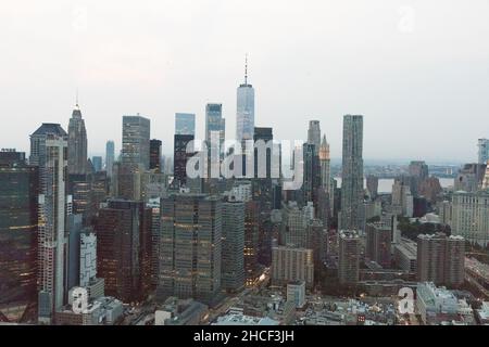 New York City, USA Aerial View of Downtown Manhattan at dusk Foto Stock