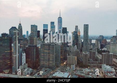 New York City, USA Aerial View of Downtown Manhattan at dusk Foto Stock