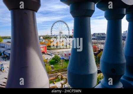 Ruota panoramica, Porto Vecchio di Montreal, Porto Vecchio di Montreal, la Grande Roue de Montreal, Quebec, Canada Foto Stock