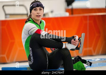 HEERENVEEN, PAESI BASSI - DICEMBRE 28: Femke Kok in competizione durante l'Olimpico Kwalificatie Toernooi a Thialf il 28 Dicembre 2021 a Heerenveen, Paesi Bassi (Foto di Douwe Bijlsma/Orange Pictures) Foto Stock