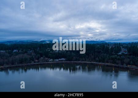 Il lungomare di Olympia, Washington al tramonto nel dicembre del 2021 Foto Stock