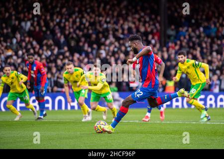 Londra, Regno Unito. 28th Dic 2021. LONDRA, INGHILTERRA - DICEMBRE 28: Odsonne Édouard di Crystal Palace che segnò il traguardo 1st durante la partita della Premier League tra Crystal Palace e Norwich City a Selhurst Park il 28 dicembre 2021 a Londra, Inghilterra. (Foto di Sebastian Frej) Credit: Sebo47/Alamy Live News Foto Stock