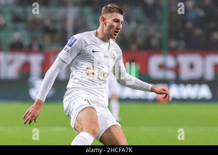 Varsavia, Polonia. 15th Dic 2021. Patryk Szysz di Zaglebie in azione durante la partita polacca PKO Ekstraklasa League tra Legia Warszawa e Zaglebie Lubin al Marshal Jozef Pilsudski Legia Warsaw Municipal Stadium.(Punteggio finale; Legia Warszawa 4:0 Zaglebie Lubin). (Foto di Mikolaj Barbanell/SOPA Images/Sipa USA) Credit: Sipa USA/Alamy Live News Foto Stock