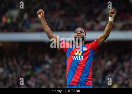 Londra, Regno Unito. 28th Dic 2021. LONDRA, INGHILTERRA - DICEMBRE 28: Odsonne Édouard del Crystal Palace celebra dopo aver segnato il gol 1st durante la partita della Premier League tra Crystal Palace e Norwich City al Selhurst Park il 28 dicembre 2021 a Londra, Inghilterra. (Foto di Sebastian Frej) Credit: Sebo47/Alamy Live News Foto Stock