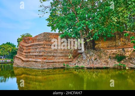 Il Vecchio Mato della Città e il rovinato si Phum Corner della fortezza medievale di Chiang mai, Thailandia Foto Stock