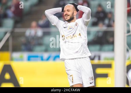 Varsavia, Polonia. 15th Dic 2021. SASA Zivec di Zaglebie durante la partita polacca PKO Ekstraklasa League tra Legia Warszawa e Zaglebie Lubin al Marshal Jozef Pilsudski Legia Warsaw Municipal Stadium.(Punteggio finale; Legia Warszawa 4:0 Zaglebie Lubin). (Foto di Mikolaj Barbanell/SOPA Images/Sipa USA) Credit: Sipa USA/Alamy Live News Foto Stock