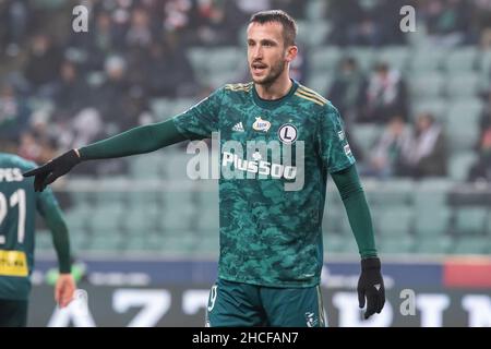 Varsavia, Polonia. 15th Dic 2021. Tomas Pekhart di Legia in azione durante la partita polacca PKO Ekstraklasa League tra Legia Warszawa e Zaglebie Lubin al Marshal Jozef Pilsudski Legia Warsaw Municipal Stadium.(Punteggio finale; Legia Warszawa 4:0 Zaglebie Lubin). (Foto di Mikolaj Barbanell/SOPA Images/Sipa USA) Credit: Sipa USA/Alamy Live News Foto Stock