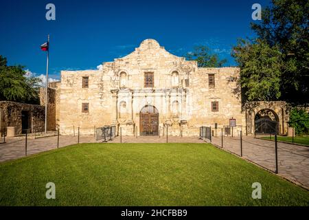 La facciata della Missione di Alamo a San Antonio Foto Stock