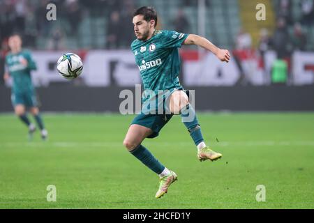 Varsavia, Polonia. 15th Dic 2021. Yuri Ribeiro di Legia in azione durante la partita polacca PKO Ekstraklasa League tra Legia Warszawa e Zaglebie Lubin al Marshal Jozef Pilsudski Legia Warsaw Municipal Stadium.(Punteggio finale; Legia Warszawa 4:0 Zaglebie Lubin). Credit: SOPA Images Limited/Alamy Live News Foto Stock