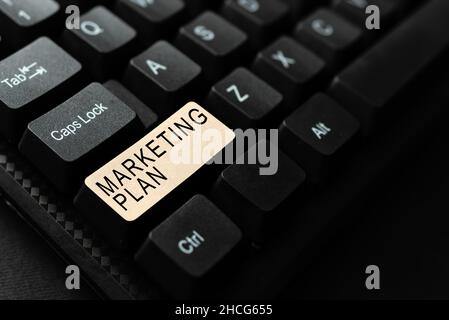 Didascalia di testo che presenta il piano di marketing. Foto concettuale documento completo di attività commerciali e pubblicità conversione di dati analogici in Foto Stock