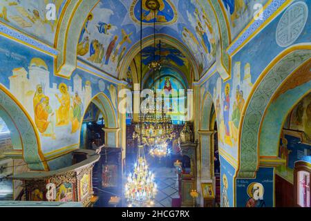 Nazareth, Israele - 24 dicembre 2021: L'interno della Chiesa Greco-Ortodossa dell'Annunciazione (Chiesa di San Gabriele), a Nazareth, Israele Foto Stock