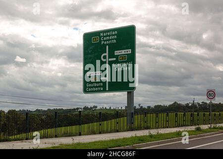 Un cartello stradale per l'autostrada Hume M31 a Campeblltown Foto Stock