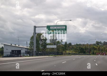 Un cartello stradale per la M31 Hume Highway a Campbelltown Foto Stock