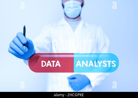 Didascalia di testo che presenta gli analisti dei dati. Approccio aziendale Programmer Design and Create Report identifica i modelli che lo scienziato dimostra New Foto Stock