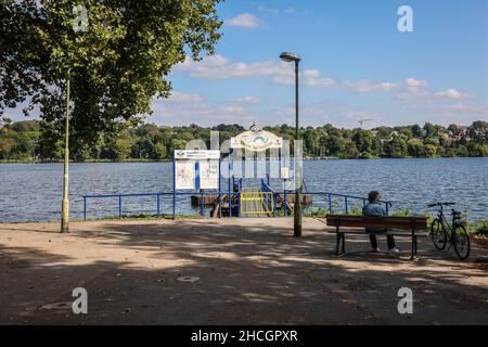 Essen, zona della Ruhr, Renania Settentrionale-Vestfalia, Germania - sbarco in barca Haus Scheppen al lago Baldeney. Haus Scheppen è un ex nobile proprietà feudale o Foto Stock