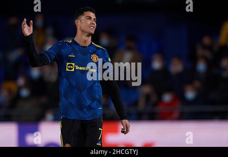 Pechino, Cina. 23rd Nov 2021. Foto scattata il 23 novembre 2021 mostra Cristiano Ronaldo del Manchester United Reacting durante la partita UEFA Champions League Group F tra Villareal di Spagna e Manchester United di Inghilterra a Vila-Real, Spagna. Lionel messi si è Unito al FC Barcelona dopo 21 anni al club spagnolo ed è entrato a far parte dell'outfit francese Paris Saint-Germain. L'attaccante di 34 anni vinse il premio Ballon d'Or per una settima volta che si estenuava da record. Cristiano Ronaldo tornò al Manchester United 12 anni dopo gli incantesimi al Real Madrid e alla Juventus. Credit: Str/Xinhua/Alamy Live News Foto Stock