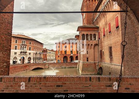 FERRARA, ITALIA 29 LUGLIO 2020 : il castello medievale di Ferrara la storica città italiana Foto Stock