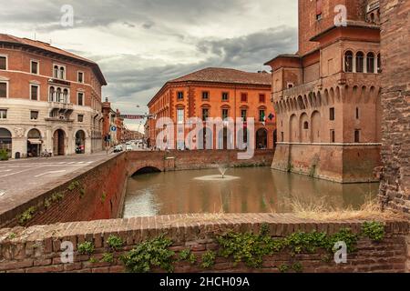 FERRARA, ITALIA 29 LUGLIO 2020 : il castello medievale di Ferrara la storica città italiana Foto Stock