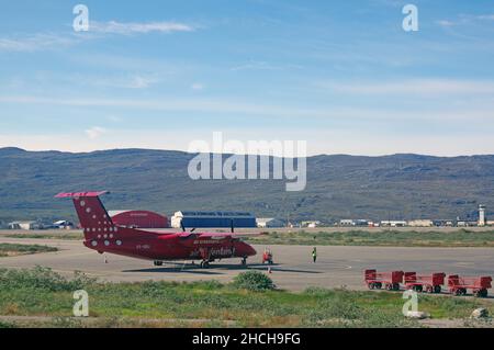 Pista e aereo della Groenlandia all'aeroporto di Kangerlussuaq, distretto di Sisimuit, Groenlandia, Artico, Danimarca Foto Stock