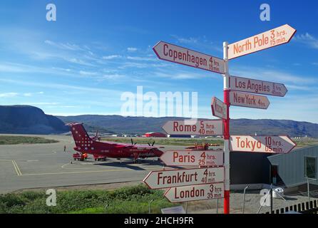 Indicazioni per l'aeroporto di Kangerlussuaq, Copenaghen, Polo Nord, Parigi, Londra, Francoforte, Roma, Tokyo, New York, Sisimuit District, Groenlandia, Danimarca Foto Stock