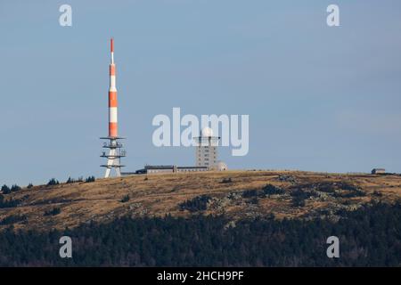 Vertice della Brocken, 1141m, vista da Wurmberg, Harz, Sassonia-Anhalt, Germania Foto Stock