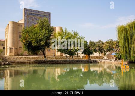 Bacino idrico, complesso Labi-Hauz, Bukhara, Città Santa, Uzbekistan, Uzbekistan Foto Stock