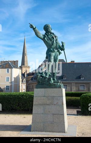 Statua del commerciante francese Robert Surcouf, privato e schiavo, a Saint Malo Foto Stock