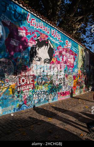 John Lennon Wall Praga nel sole autunnale Foto Stock