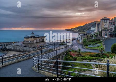 Ventnor Sunset in una giornata piovosa Foto Stock