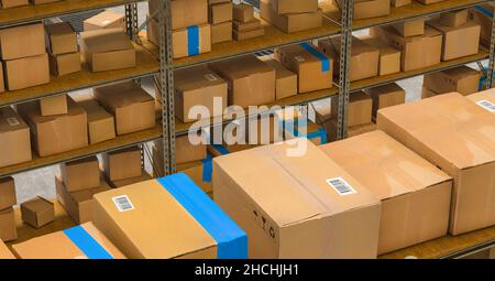 Magazzino con ripiani e scatole di cartone, immagine del concetto di consegna corriere imballato Foto Stock