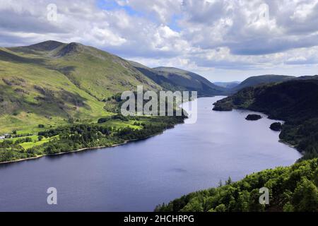 Vista estiva sul Thirlmere Reservoir, Allerdale; Lake District National Park, Cumbria, Inghilterra, Regno Unito Foto Stock