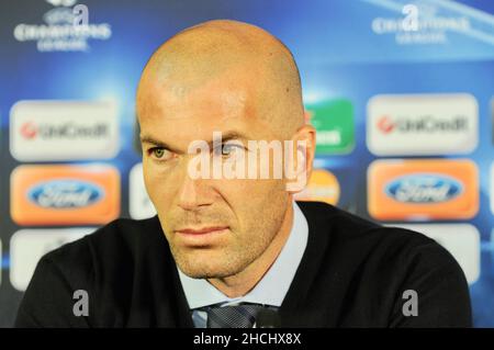 Zinedine Zidane, UEFA Champions League Press Conference, Tottenham Hotspur / Real Madrid, White Hart Lane, Londra. REGNO UNITO Foto Stock
