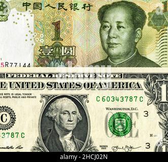 Banconota da 1 yuan e un dollaro americano. Concetto di guerra commerciale e di barriera fiscale economica Foto Stock
