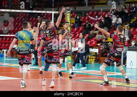 Perugia, Italia. 29th Dic, 2021. sir safety conad esulta gara durante Sir Safety Conad Perugia vs Volley Verona, Volley Italian Series A Men Superleague Championship in Perugia, Italy, December 29 2021 Credit: Independent Photo Agency/Alamy Live News Foto Stock