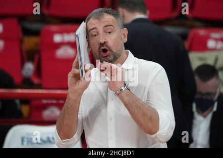 Perugia, Italia. 29th dic, 2021. Stoytchev raostin (1Â° allenatore verona volley) durante Sir Safety Conad Perugia vs Volley Verona, Volley Serie Italiana A Men Superleague Championship a Perugia, Italia, Dicembre 29 2021 Credit: Independent Photo Agency/Alamy Live News Foto Stock